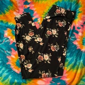NWOT RUE 21 FLORAL LEGGINGS IN SIZE 2X